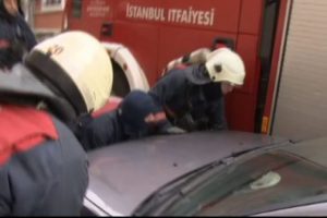 Park halindeki aracı el birliğiyle kaldırdılar