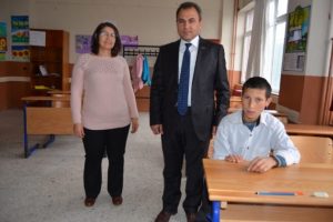 16 g&ouml;revli ile tek başına sınava girdi