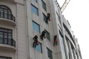 Taksim meydanında "komando" temizliği