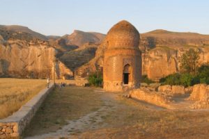 Hasankeyf'in sembol&uuml; Zeynel Bey T&uuml;rbesi taşınıyor