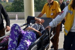 Evlilik teklifini kabul etmeyen kızı ve annesini bı&ccedil;akladı!