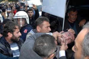 Taziye &ccedil;adırı kurmak istediler, arbede &ccedil;ıktı