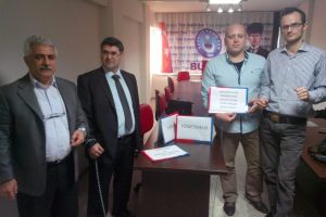 Bursa'da sendikacılar kendini zincirledi: ''Prangaya vurulmak istemiyoruz!''
