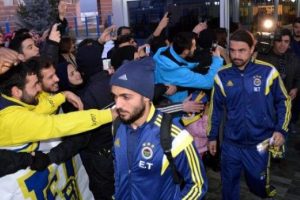 Fenerbah&ccedil;e'ye Erzurum'da coşkulu karşılama