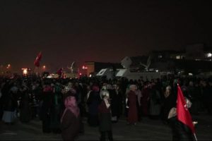 Adliye &ouml;n&uuml;nde bekleyiş s&uuml;r&uuml;yor