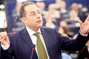 AB'den eleştiri yağdı! 'T&uuml;kiye'yi yanlış y&ouml;ne g&ouml;t&uuml;r&uuml;yor'