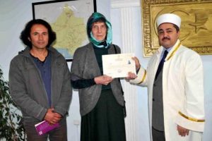 'Rock&ccedil;ı İmam'dan etkilendi, M&uuml;sl&uuml;man oldu!