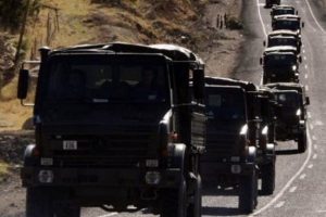 Askeri konvoyda 7 ara&ccedil; birbirine girdi