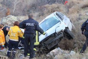 Mesajının ardından otomobilini u&ccedil;uruma s&uuml;rd&uuml;