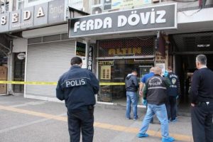 D&ouml;viz b&uuml;rosunu soyanlar yakayı ele verdi