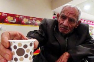 81 yaşındaki hasta 13 saat sıra bekler mi?