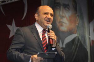Bakan Işık'tan tablet uyarısı: 'Geleceğinizi &ccedil;almasın...'