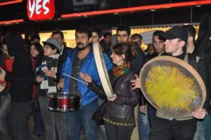 Sokak sanat&ccedil;ılarından zabıtaya tepki