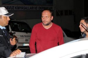 Alkoll&uuml; s&uuml;r&uuml;c&uuml;den ilgin&ccedil; talep: 'Karakolu buraya getirin...'