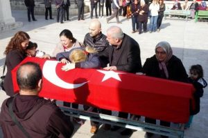 İntihar eden polis memuru toprağa verildi