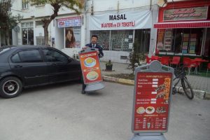 İzinsiz reklam tabelaları toplanıyor