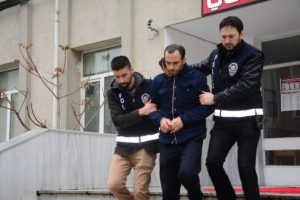 Gen&ccedil; kızı &ccedil;ığlıkları kurtardı