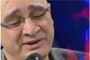 Sahnede fenalaşan halk m&uuml;ziği sanat&ccedil;ısı &ouml;ld&uuml;