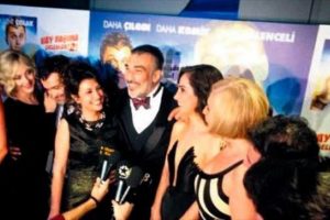 Filmi y&ouml;netmen ve yapımcı izleyemedi