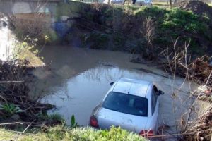 Kazayı g&ouml;r&uuml;p yol değiştirince k&ouml;pr&uuml;den u&ccedil;tu