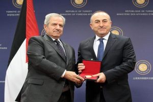 Filistin B&uuml;y&uuml;kel&ccedil;isine '&uuml;st&uuml;n hizmet' &ouml;d&uuml;l&uuml;