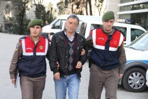 &Ouml;z amcası t&uuml;fekle vurdu!
