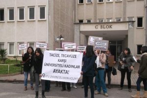 KT&Uuml;'l&uuml; kızların taciz isyanı!