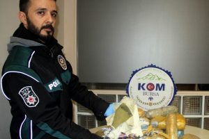 Aracında 11 kilo esrar &ccedil;ıktı