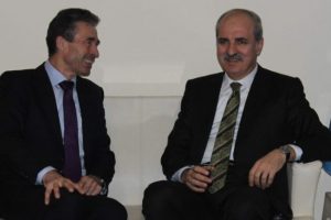 Rasmussen ile bir s&uuml;re sohbet etti