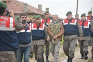Anne ile kızı &ouml;ld&uuml;ren cani yakalandı