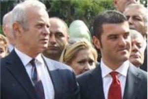 Sarıg&uuml;l'&uuml;n istifasına ilk yorum!