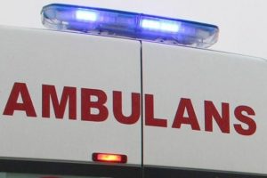 Ambulansın &ouml;n tekeri fırladı: 1 &ouml;l&uuml;, 2 yaralı