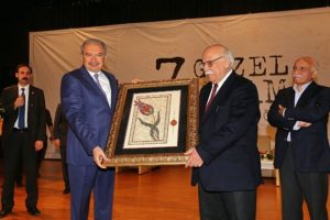 Bakan, Cahit Zarifoğlu'nu bu s&ouml;zlerle anlattı