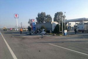 Patlayan lastik felaket getirdi: 6 &ouml;l&uuml;, 1 yaralı