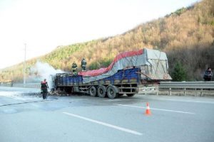TIR alev alev yandı !