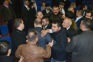 MHP kongresinde sinirler gerildi, hesap gazetecilere kesildi