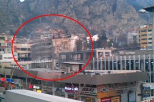 Bina b&ouml;yle yıkıldı: 1 &ouml;l&uuml;, 1 yaralı