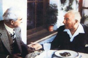 'Atat&uuml;rk'le &ouml;zdeşleşen ve 2 yıldır boş duran 'Merkez Lokantası' işletmeci bekliyor