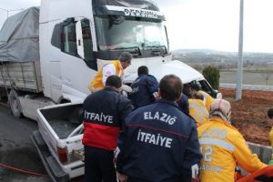 TIR kamyoneti bi&ccedil;ti: 4 &ouml;l&uuml;