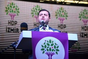 Demirtaş: "Oylarımızı satacak kadar al&ccedil;ak mıyız?"