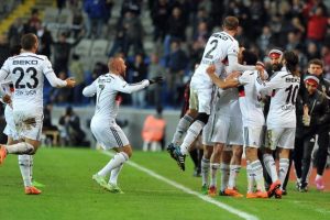 Beşiktaş zirveyi bırakmadı:3-1