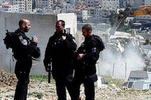 İsrail g&uuml;&ccedil;leri, yaklaşık bin Filistinlinin evini yıktı