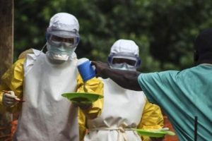Ebola'dan &ouml;lenlerin sayısı 7300'&uuml; ge&ccedil;ti