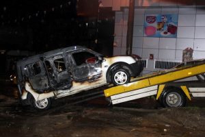 Bursa'da aniden alev alan ara&ccedil; panik yarattı!