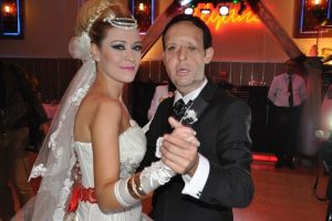 Y&uuml;z nakli olan Recep Sert d&uuml;nyaevine girdi...