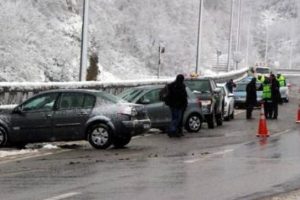 Bolu Dağı'nda 6 ara&ccedil; birbirine girdi
