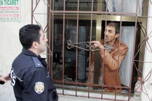 Bursa'da Mehdi olduğunu iddia ederek dehşet sa&ccedil;mıştı...