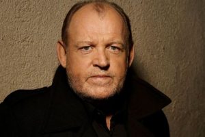 &Uuml;nl&uuml; şarkıcı Joe Cocker hayatını kaybetti!