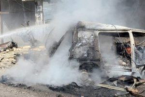 Savaş u&ccedil;akları &ouml;ğrenci servisini vurdu