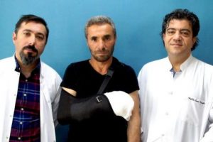 Kopan 4 parmağı yerine dikildi
